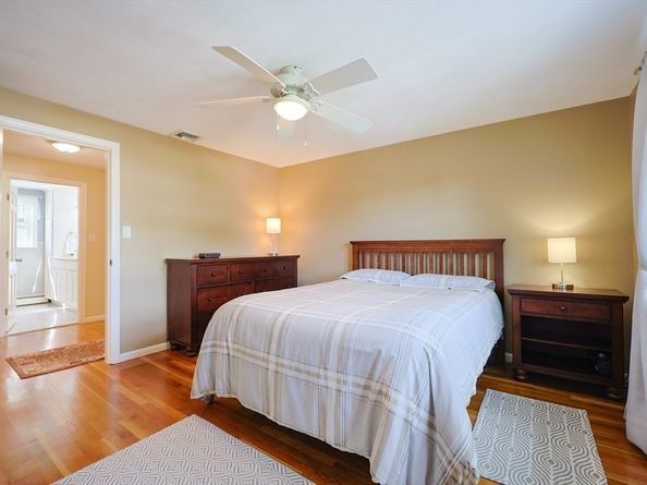 28 Fieldstone Dr, Stoneham MA 02180