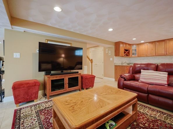 28 Fieldstone Dr, Stoneham MA 02180