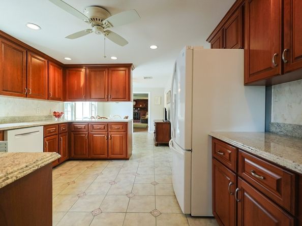 28 Fieldstone Dr, Stoneham MA 02180