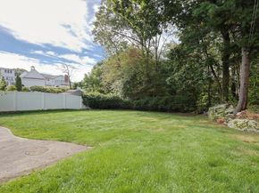 28 Fieldstone Dr, Stoneham MA 02180