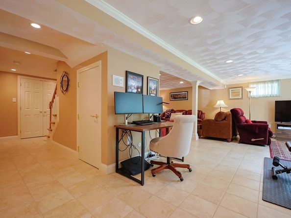 28 Fieldstone Dr, Stoneham MA 02180