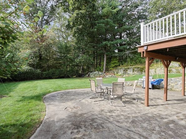 28 Fieldstone Dr, Stoneham MA 02180