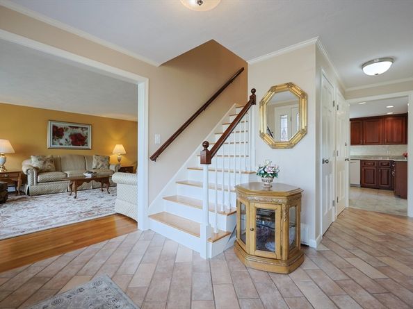 28 Fieldstone Dr, Stoneham MA 02180