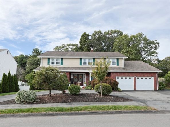 28 Fieldstone Dr, Stoneham MA 02180