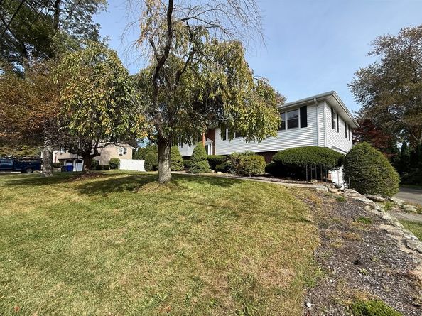 9 Hancock St, Milford MA 01757