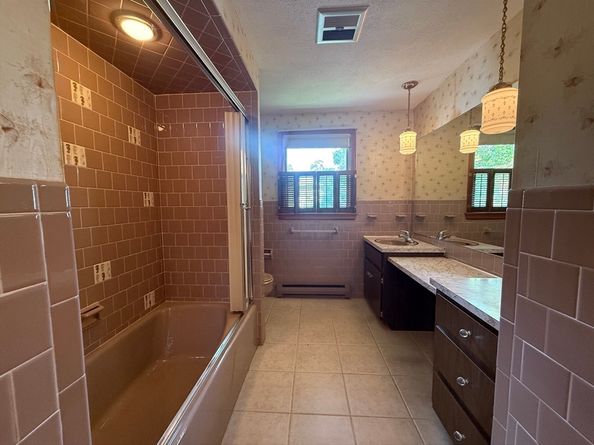 9 Hancock St, Milford MA 01757
