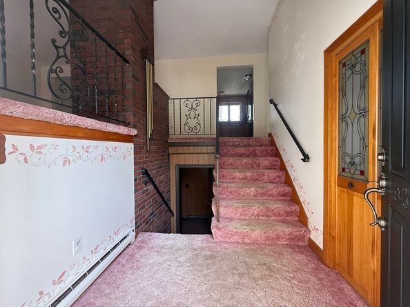 9 Hancock St, Milford MA 01757