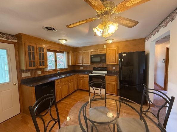 9 Hancock St, Milford MA 01757