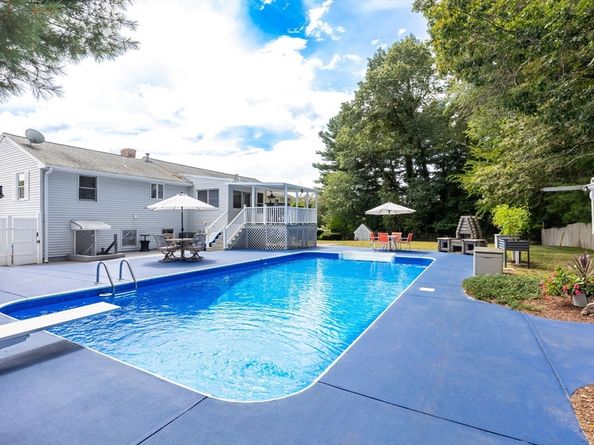 55 Turner Rd, Rockland MA 02370