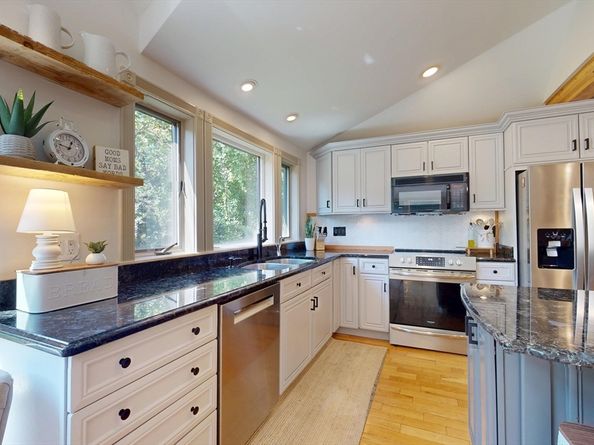 22 Old Cambridge Tpke, Lincoln MA 01773