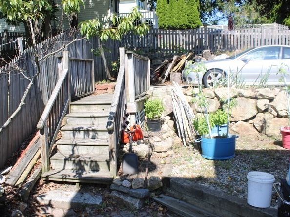 78 Grove St, Gloucester MA 01930