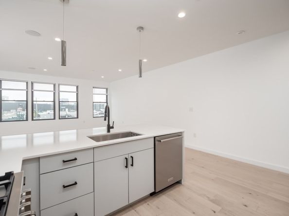 340 West 2nd Street 19, Boston MA 02127