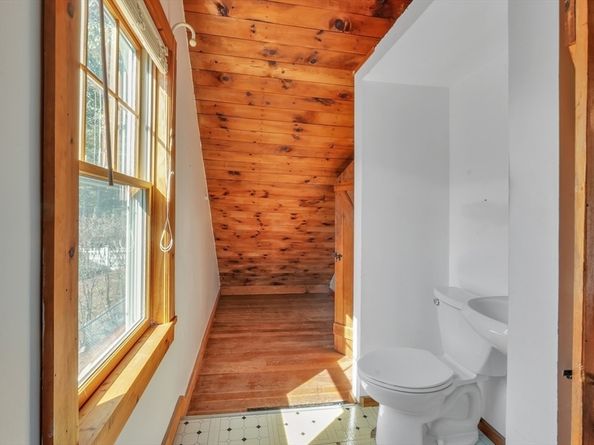210 Barton Rd, Stow MA 01775