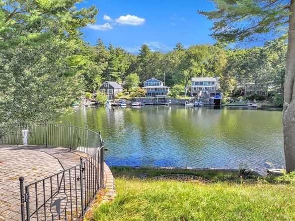 210 Barton Rd, Stow MA 01775