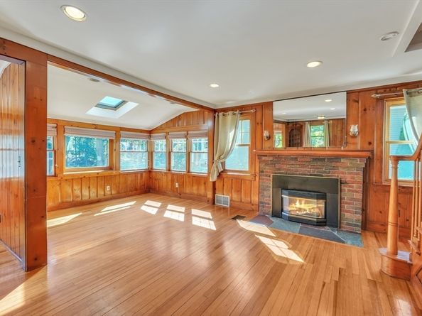 210 Barton Rd, Stow MA 01775