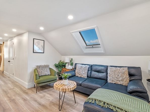 127 Selwyn St, Boston MA 02131