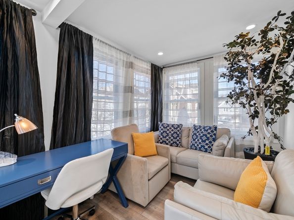 127 Selwyn St, Boston MA 02131