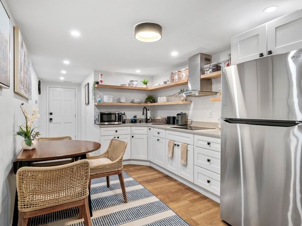127 Selwyn St, Boston MA 02131
