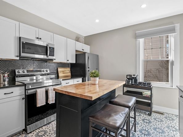127 Selwyn St, Boston MA 02131