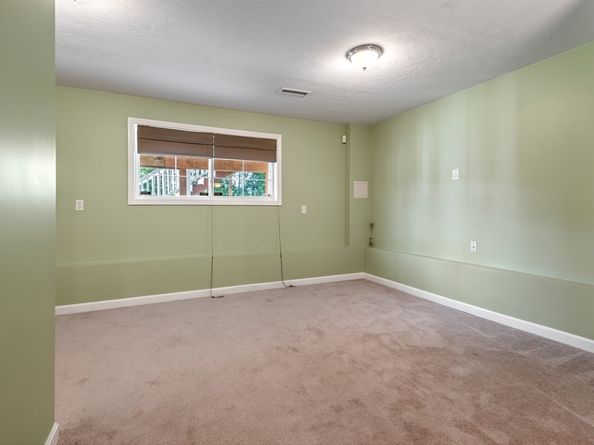 39 Meola Ave, Worcester MA 01606