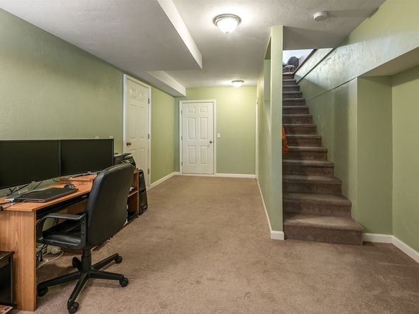 39 Meola Ave, Worcester MA 01606