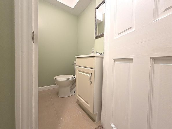 39 Meola Ave, Worcester MA 01606