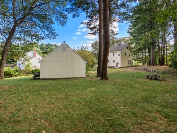 10 Medway St, Norfolk MA 02056