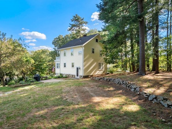 10 Medway St, Norfolk MA 02056