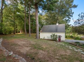 10 Medway St, Norfolk MA 02056