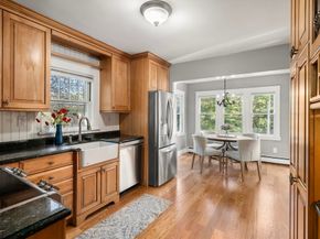 10 Medway St, Norfolk MA 02056