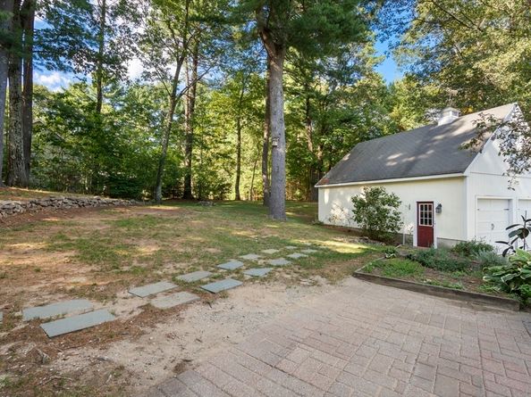 10 Medway St, Norfolk MA 02056