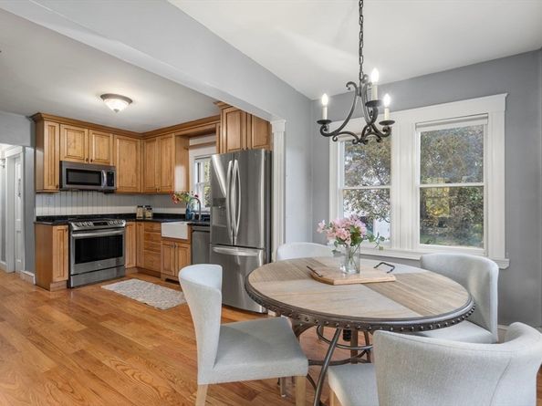 10 Medway St, Norfolk MA 02056