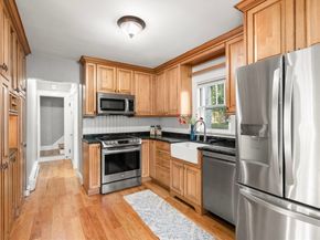 10 Medway St, Norfolk MA 02056