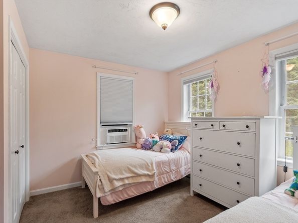 17 Clealand Cir, Rutland MA 01543