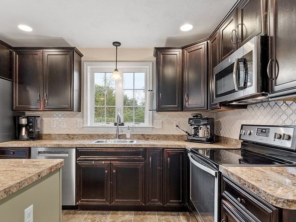 17 Clealand Cir, Rutland MA 01543