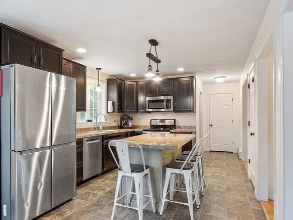 17 Clealand Cir, Rutland MA 01543