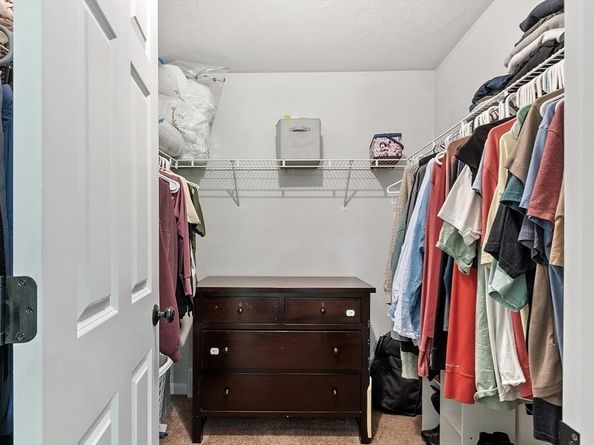 17 Clealand Cir, Rutland MA 01543