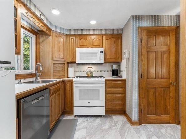 22 Marrett Rd, Burlington MA 01803