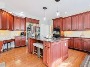 1 Valley View Dr, Grafton MA 01536
