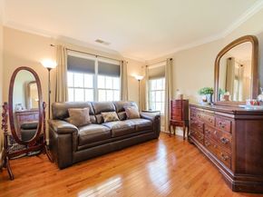 1 Valley View Dr, Grafton MA 01536