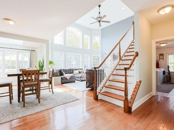 1 Valley View Dr, Grafton MA 01536