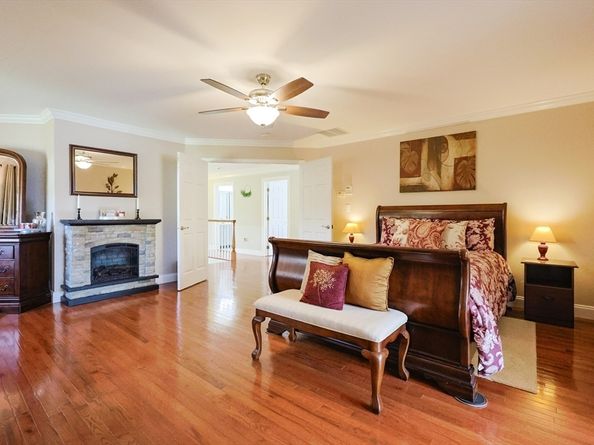 1 Valley View Dr, Grafton MA 01536