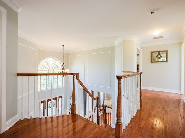 1 Valley View Dr, Grafton MA 01536