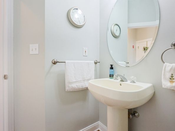 1 Valley View Dr, Grafton MA 01536