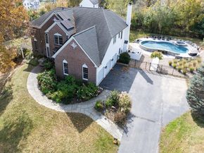1 Valley View Dr, Grafton MA 01536