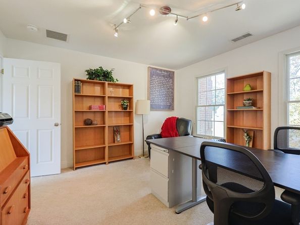 1 Valley View Dr, Grafton MA 01536