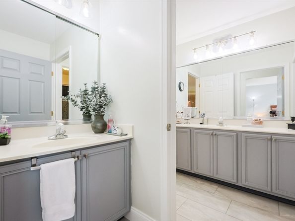 1 Valley View Dr, Grafton MA 01536
