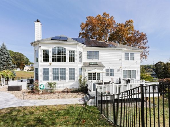 1 Valley View Dr, Grafton MA 01536