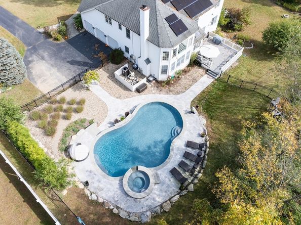 1 Valley View Dr, Grafton MA 01536