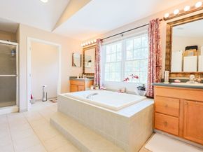 1 Valley View Dr, Grafton MA 01536
